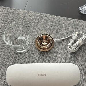 Philips White and Gold Charger Set with Glass Holder